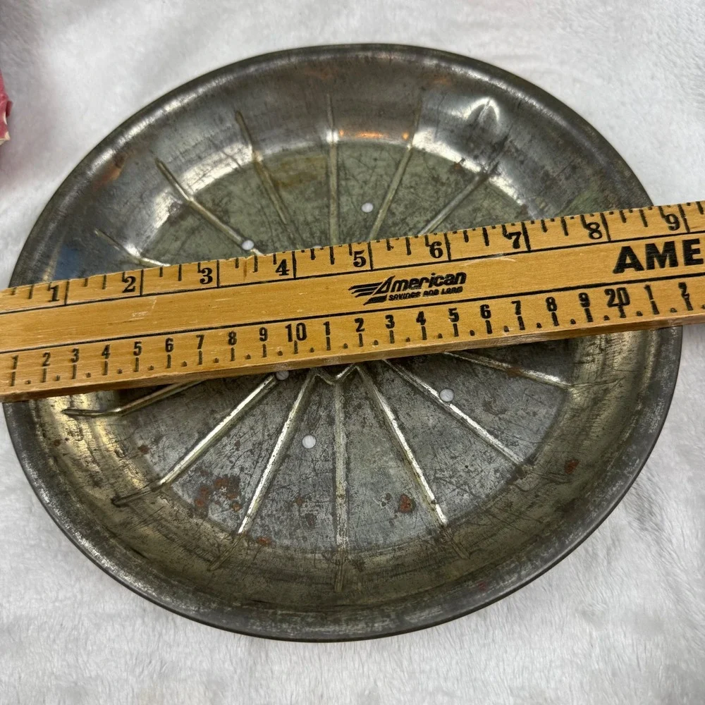 Vintage Lloyd J Harriss Aluminum Pie Tin Perforated 8 Inch w/ Mince Pie Wrapper